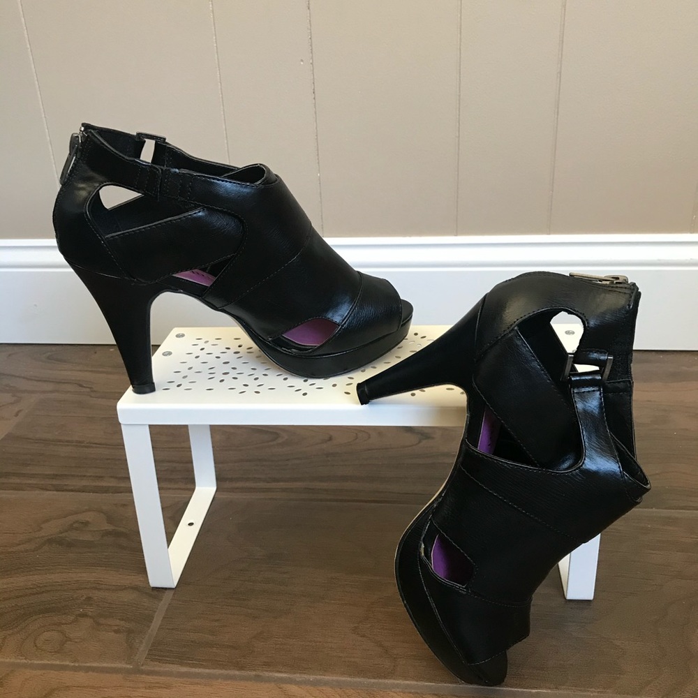 Open Toe Black Sandals